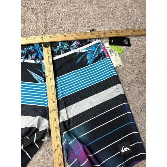 QUIKSILVER YG Remix Stripe 19" UEA1 Boardshorts BLUE NWT - Picture 6 of 16